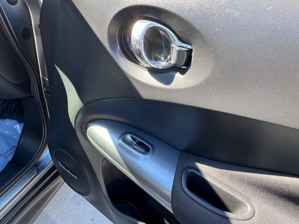Used 2015 Nissan Juke SV w/ Technology Package image 20