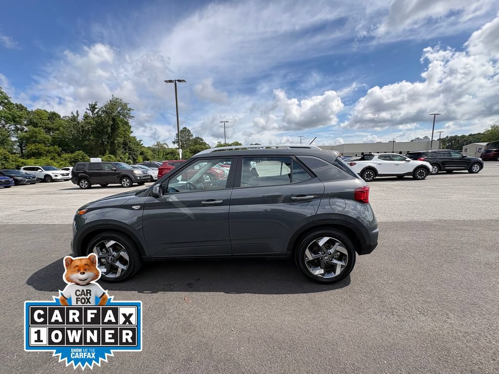Used 2025 Hyundai Venue SEL FWD image 2