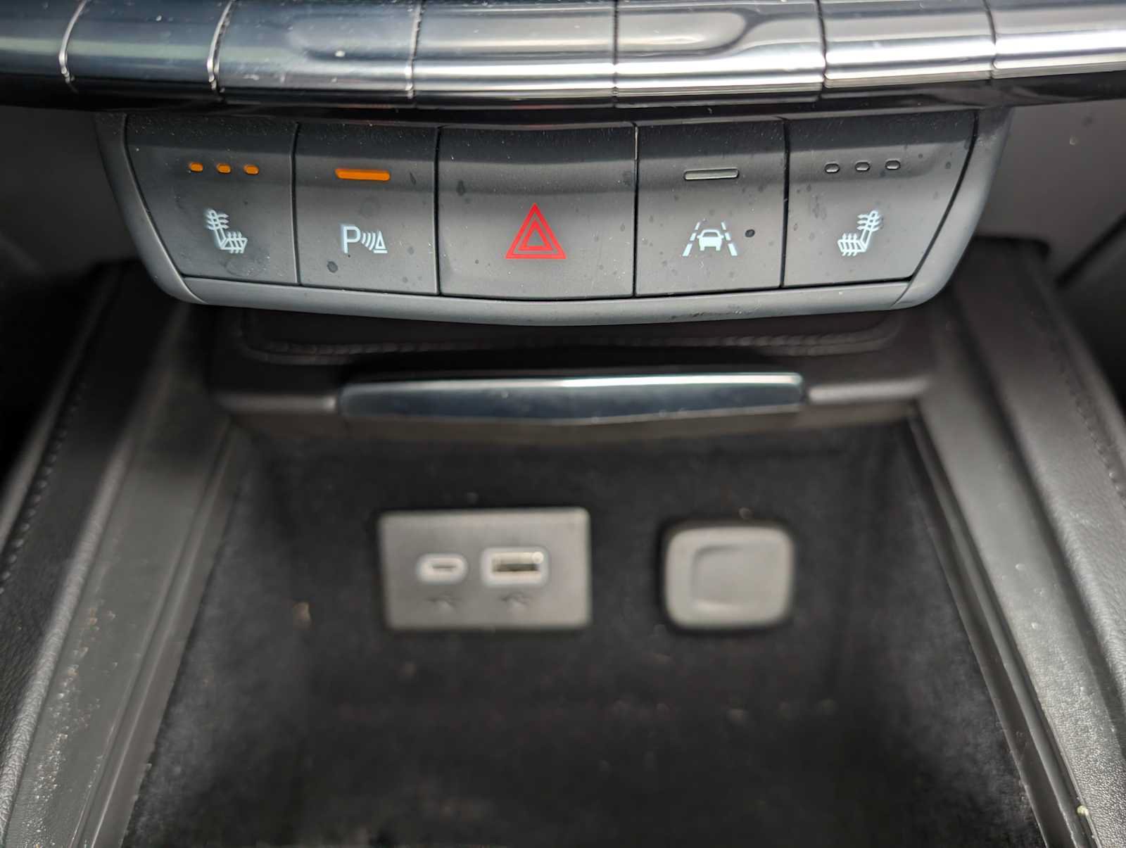 Certified 2024 Cadillac XT4 Premium Luxury w/ Cold Weather Package AWD/4WD image 32