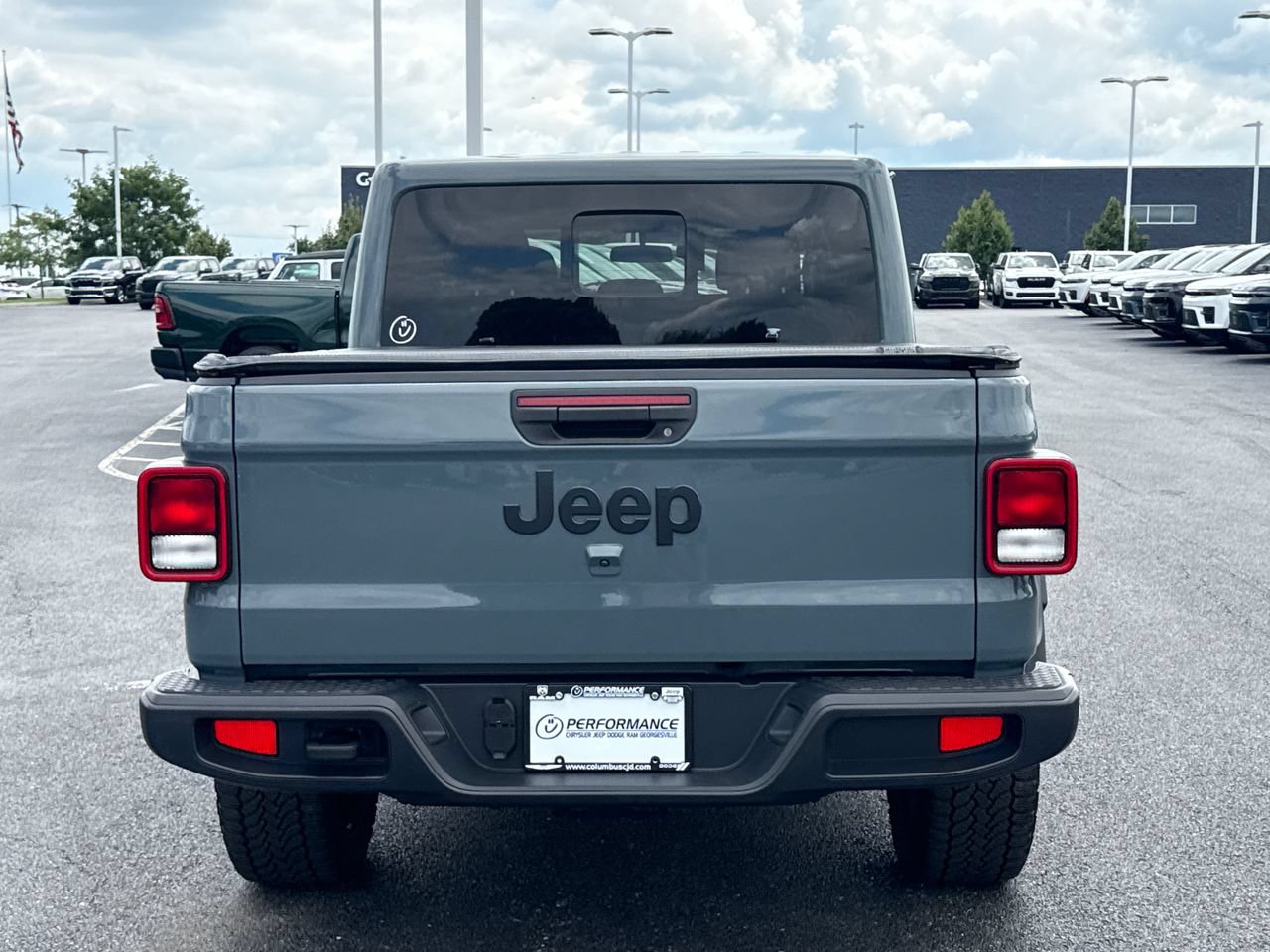 Used 2025 Jeep Gladiator Sport AWD/4WD image 4