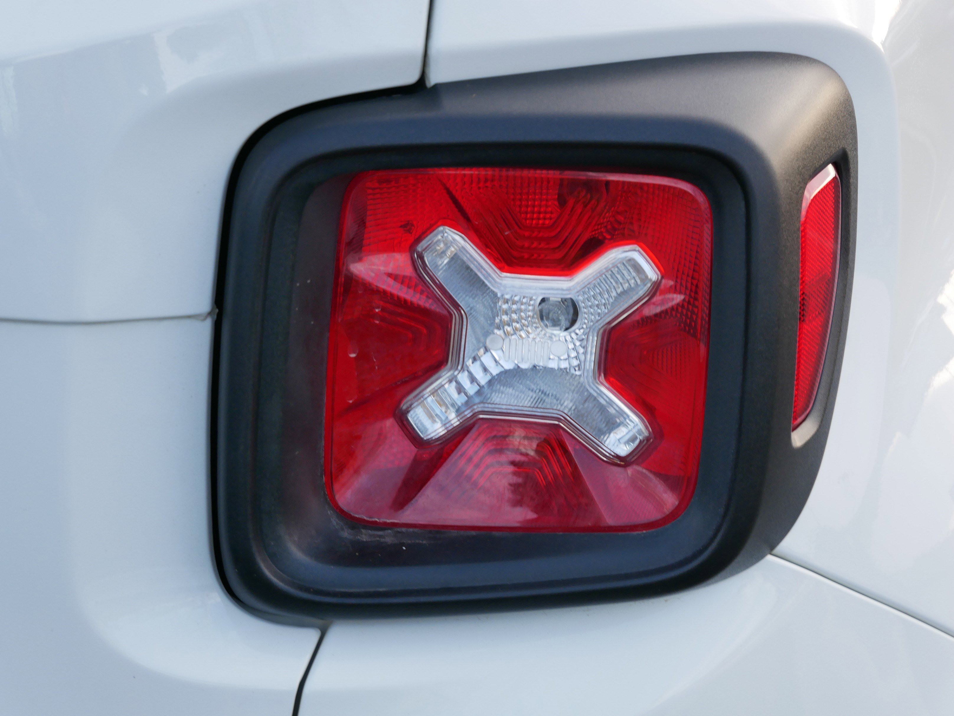 Used 2023 Jeep Renegade Limited image 17
