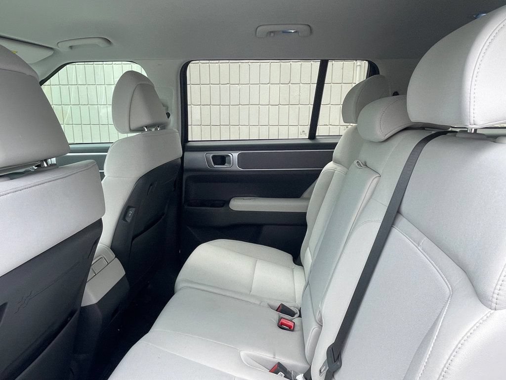 Used 2026 Hyundai Santa Fe SE FWD image 11
