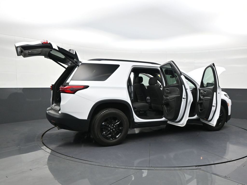 Used 2022 Chevrolet Traverse LT image 28