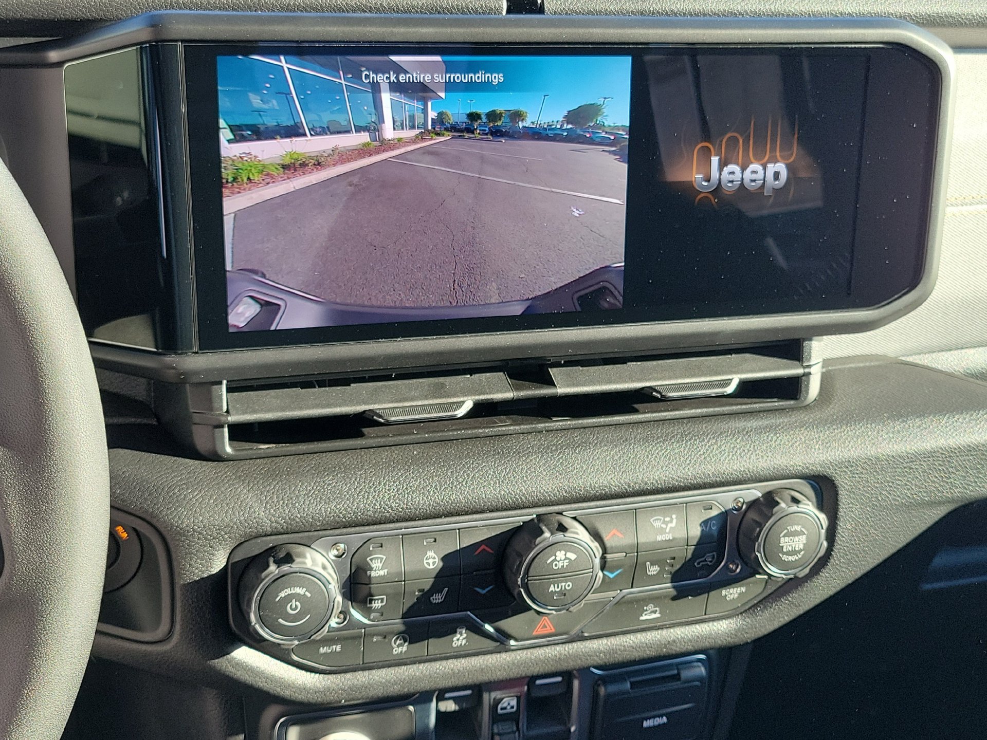 New 2026 Jeep Gladiator Sport AWD/4WD image 9