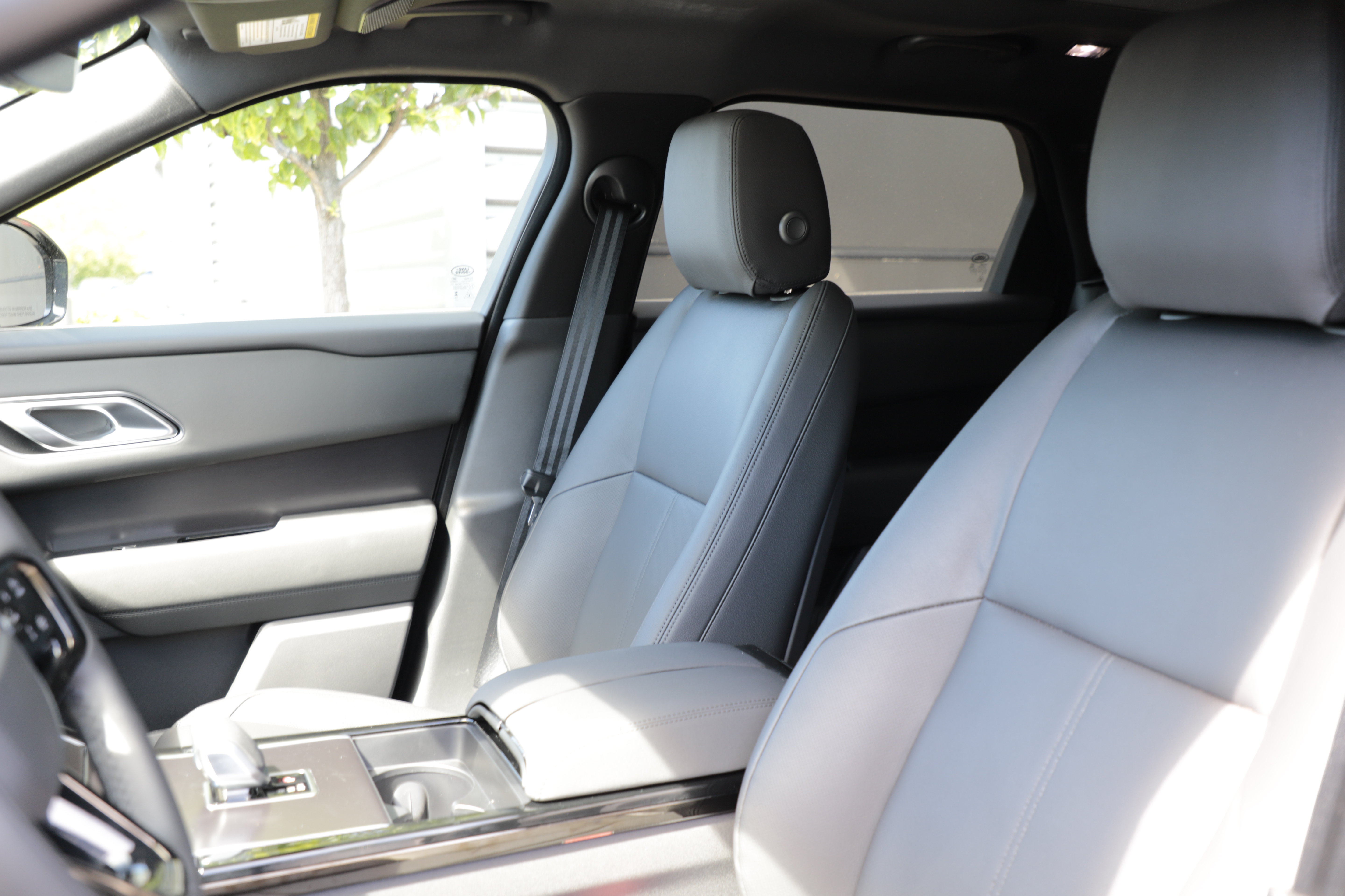 New 2026 Land Rover Range Rover Velar Dynamic SE AWD/4WD image 19