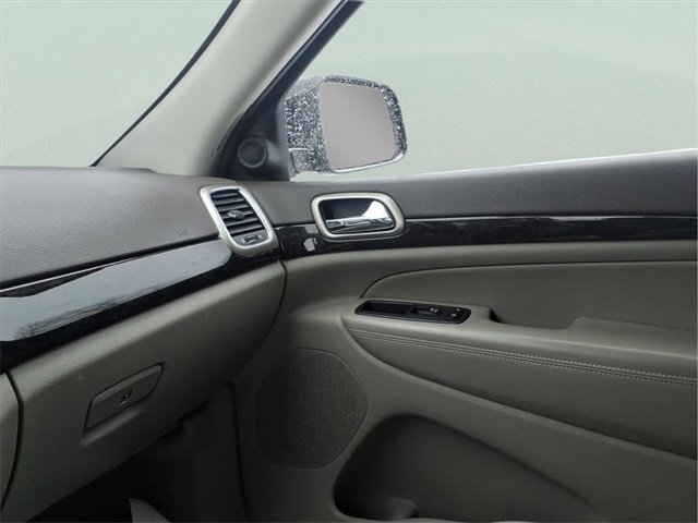 Used 2012 Jeep Grand Cherokee Laredo w/ Laredo E Group image 21