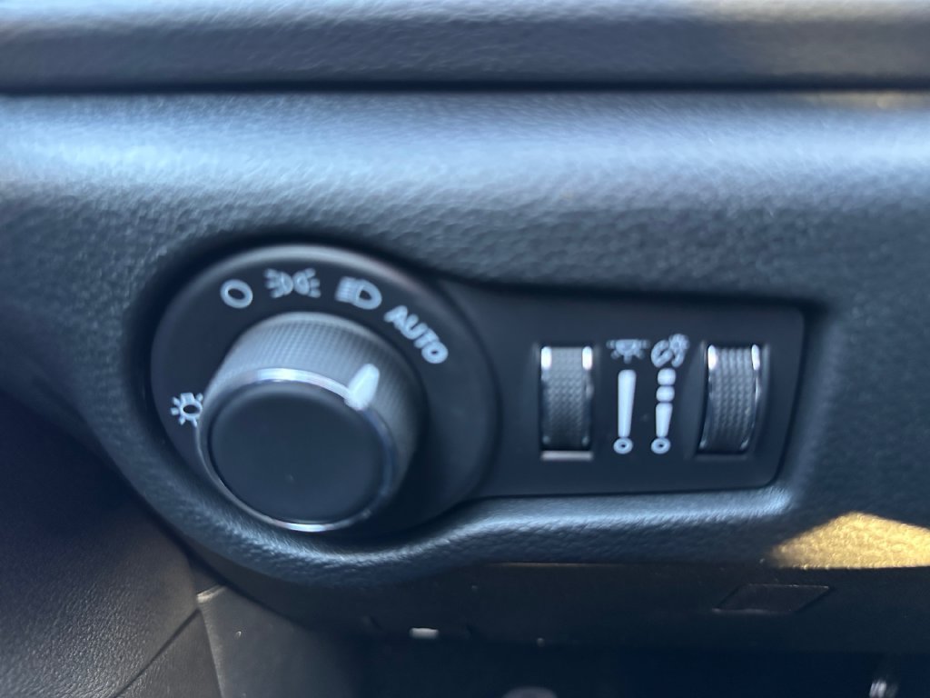 New 2026 Chrysler Voyager LX FWD image 18