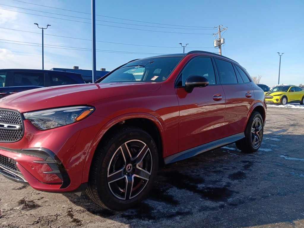 Used 2024 Mercedes-Benz GLC 300 4MATIC image 3