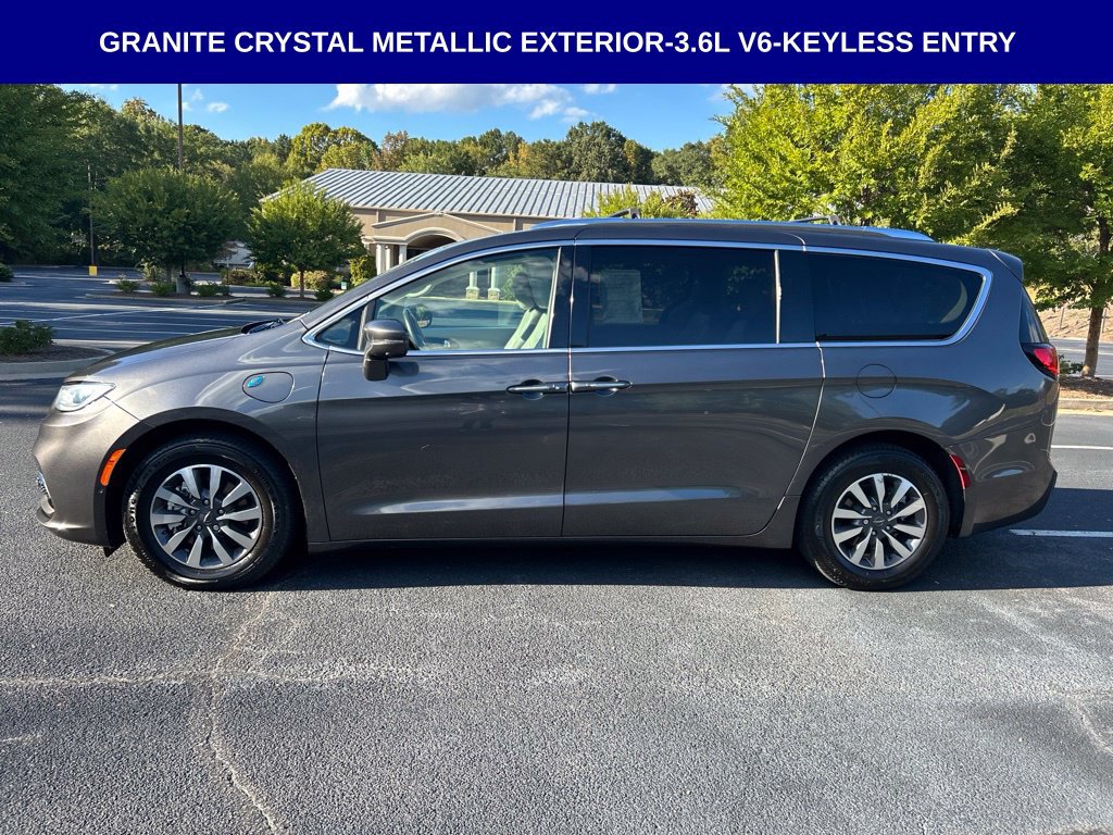 Used 2021 Chrysler Pacifica Touring-L w/ Uconnect Theater Family Group FWD image 12