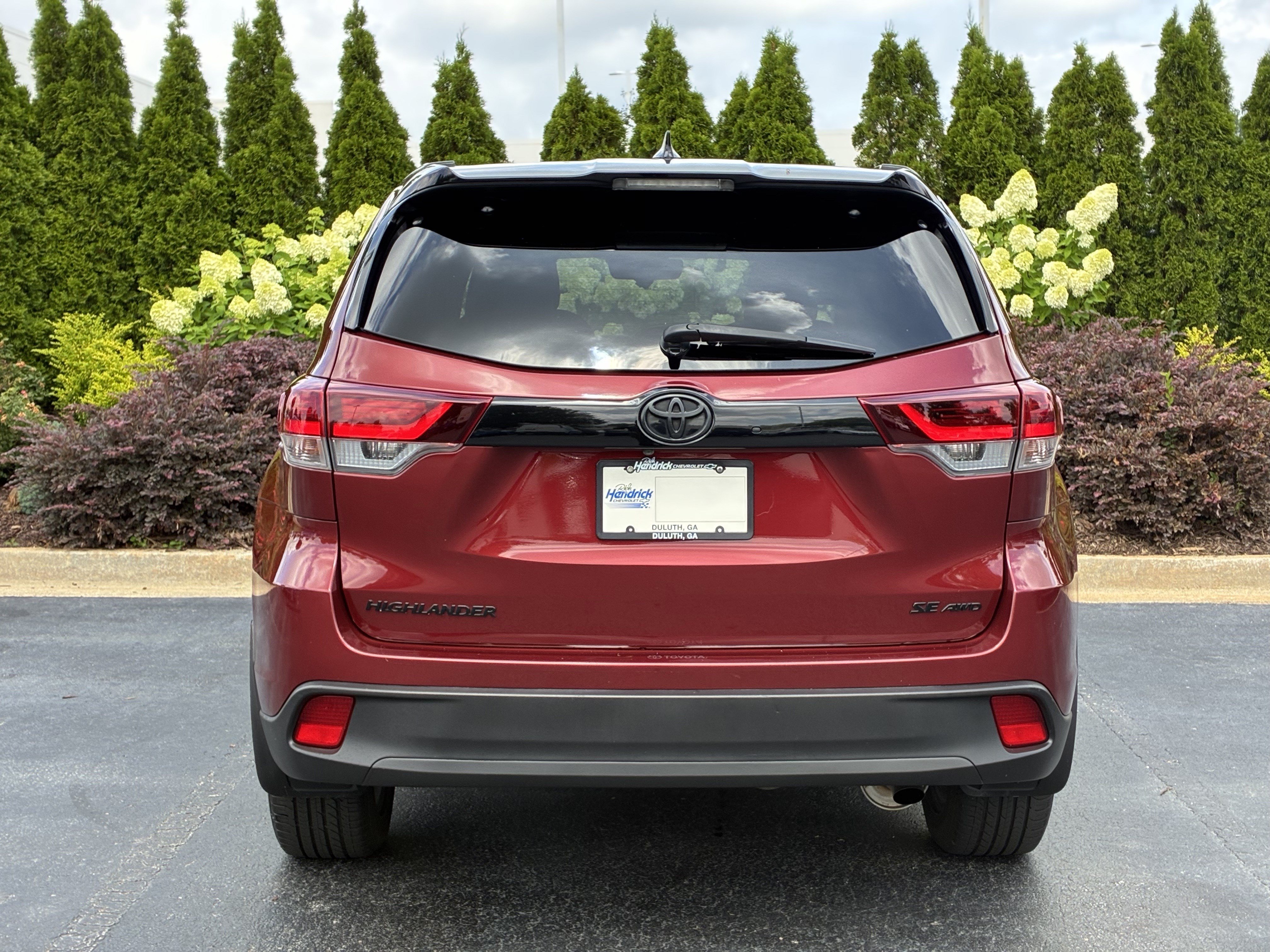 Used 2019 Toyota Highlander SE w/ Nightshade Edition AWD/4WD image 7