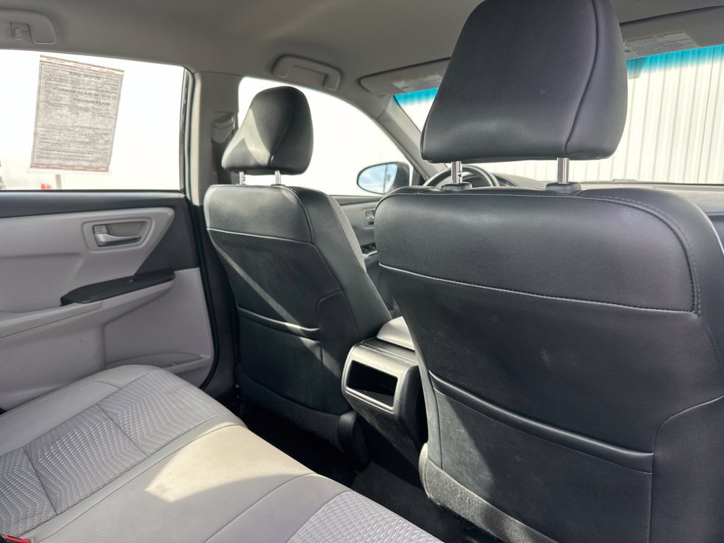 Used 2015 Toyota Camry SE FWD image 23