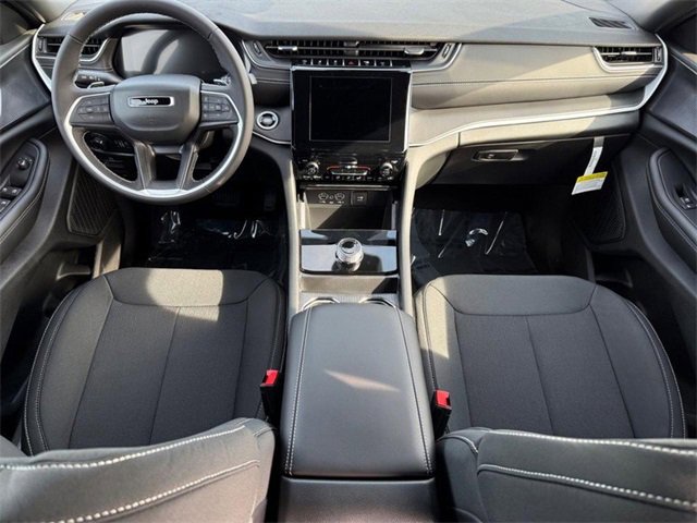 New 2025 Jeep Grand Cherokee L Laredo image 14