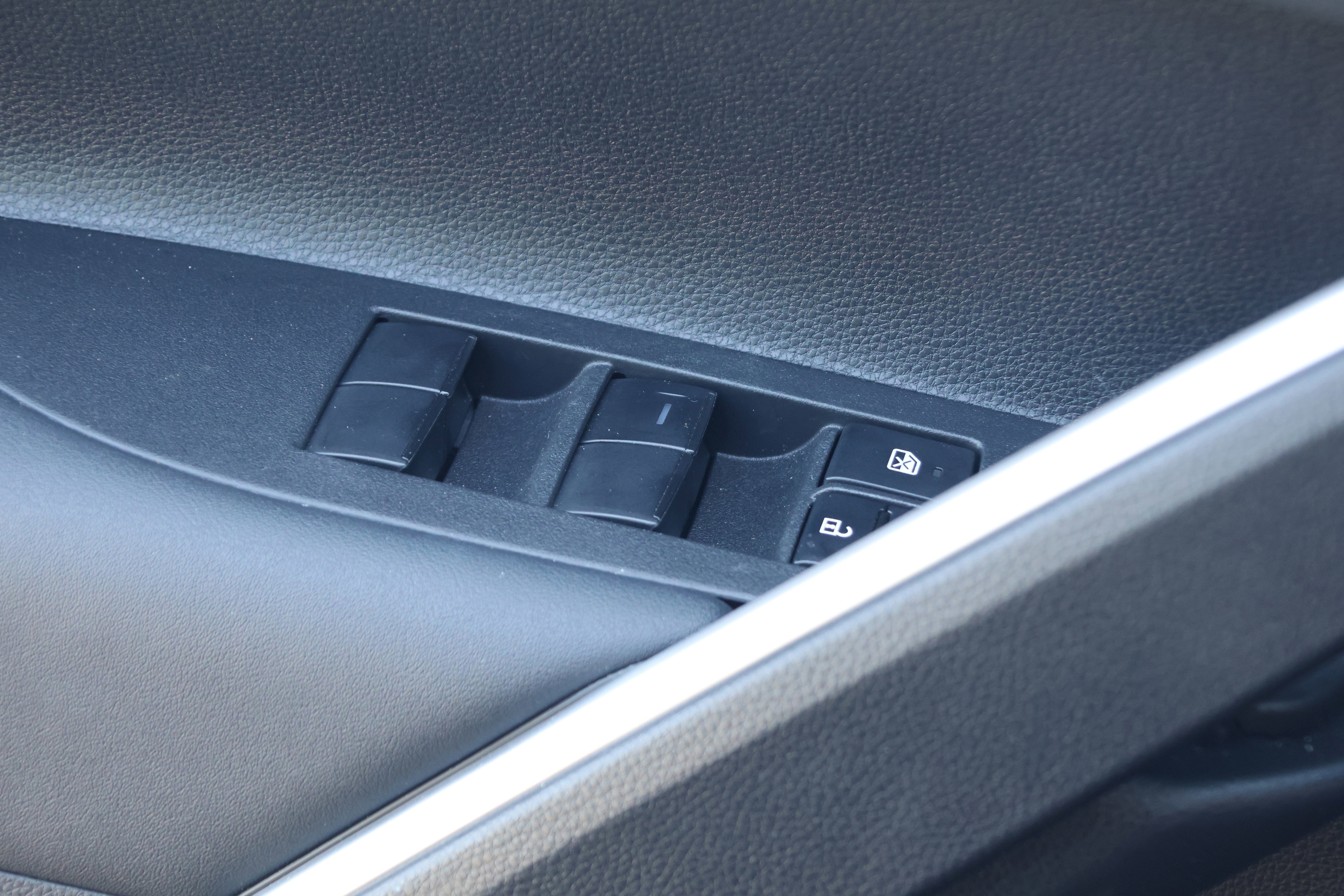 Used 2023 Toyota Corolla Cross XLE w/ Convenience Package AWD/4WD image 13