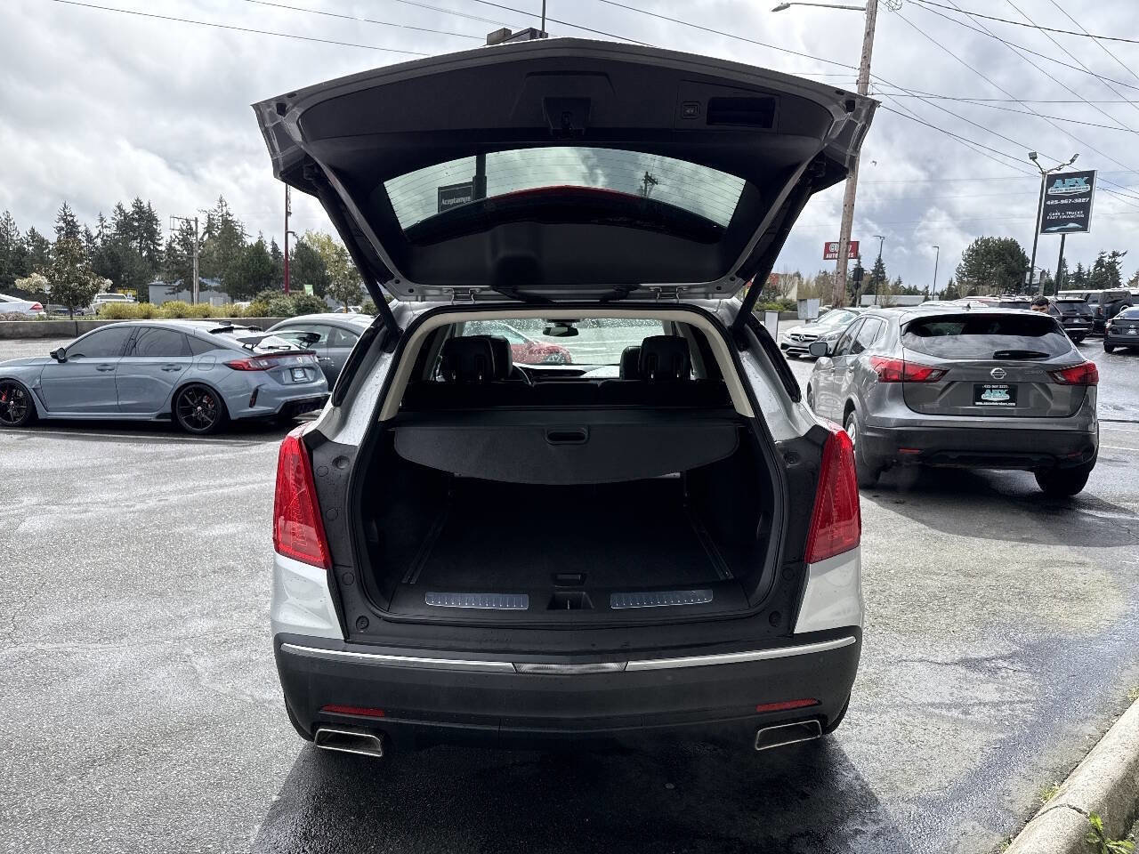 Used 2017 Cadillac XT5 Luxury w/ Driver Awareness Package image 6