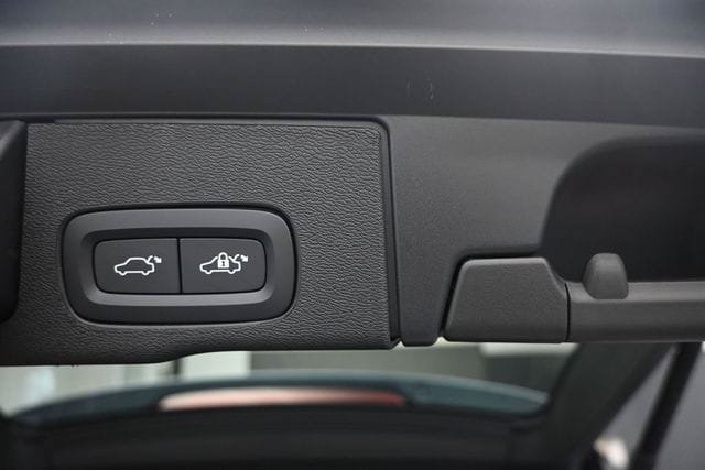 Certified 2024 Volvo XC60 B5 Core AWD/4WD image 24