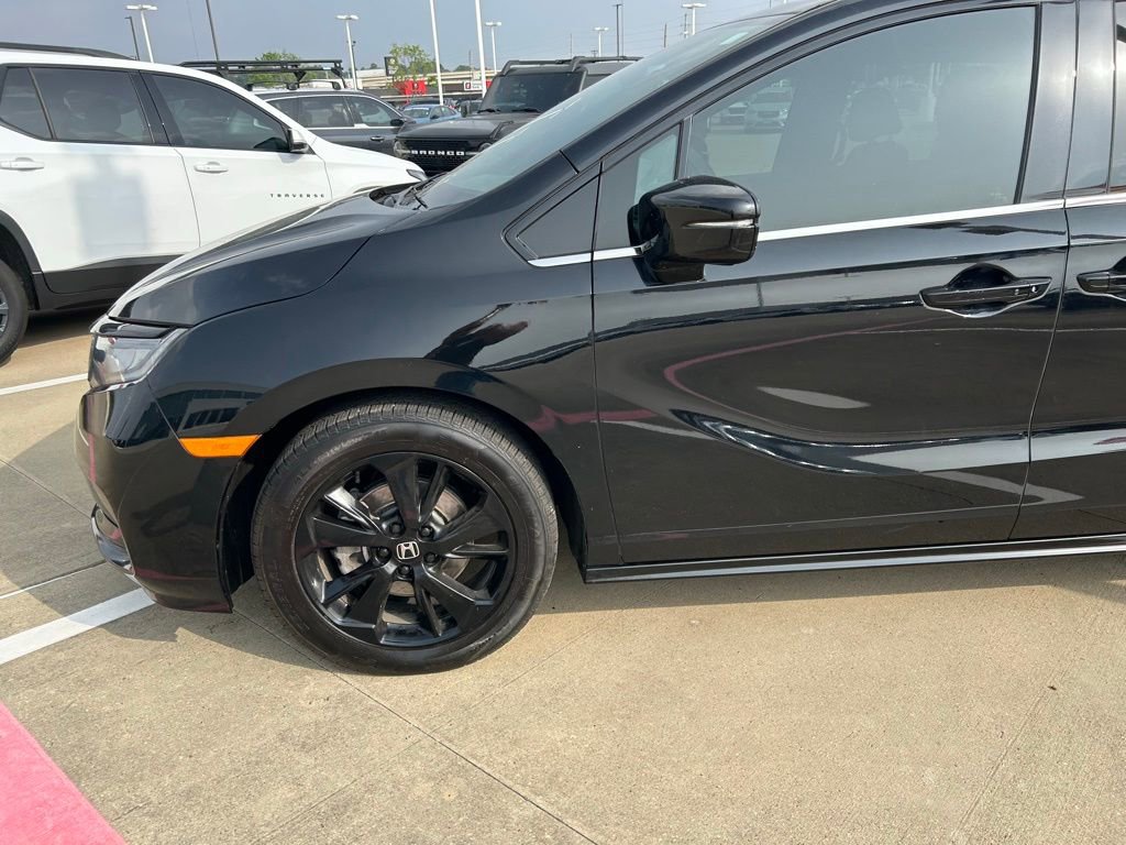 Used 2023 Honda Odyssey Sport image 2