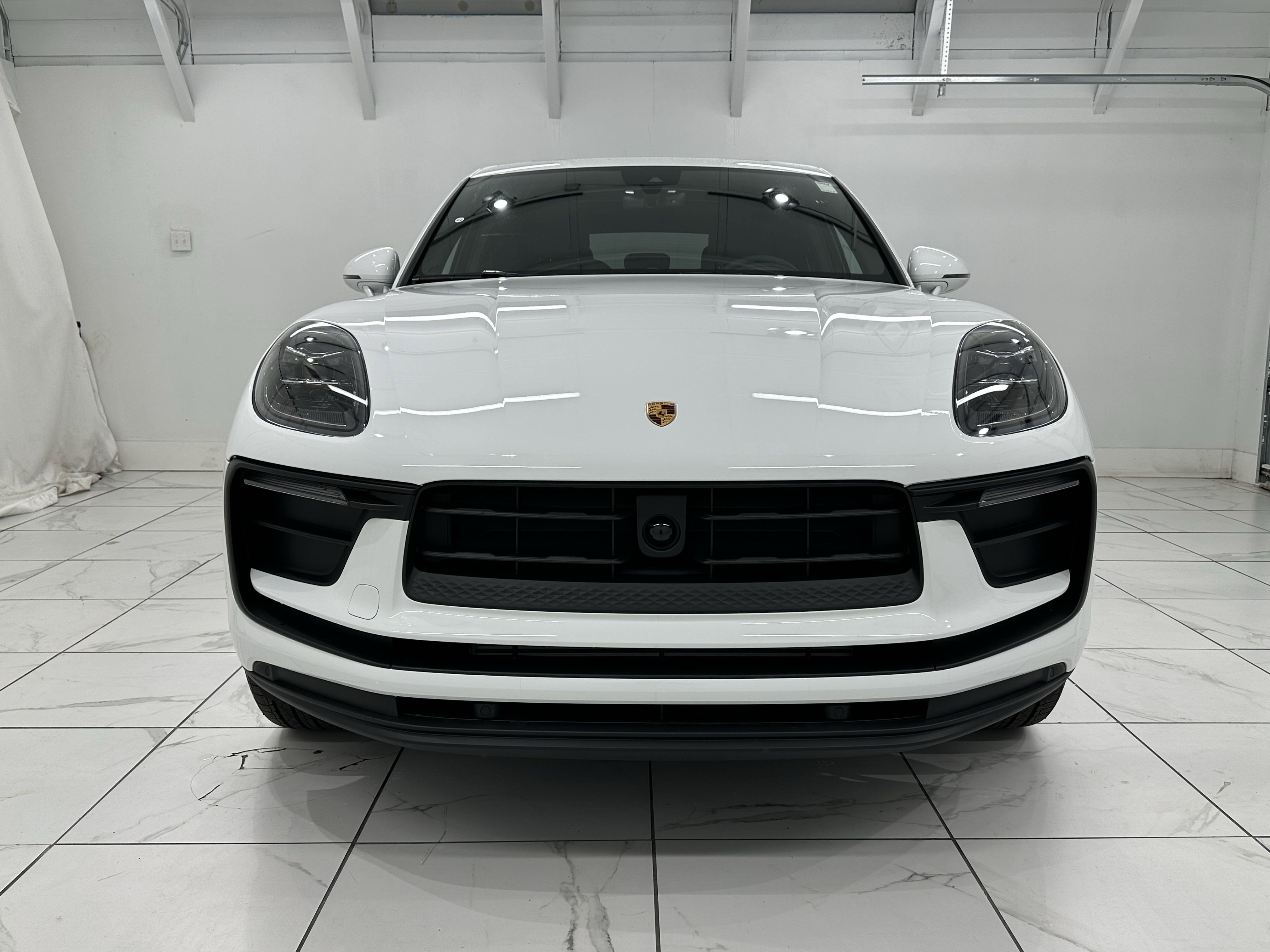 Certified 2025 Porsche Macan image 9