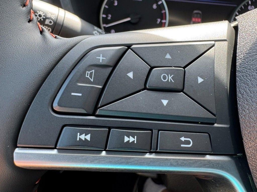 Used 2025 Nissan Sentra SR image 16