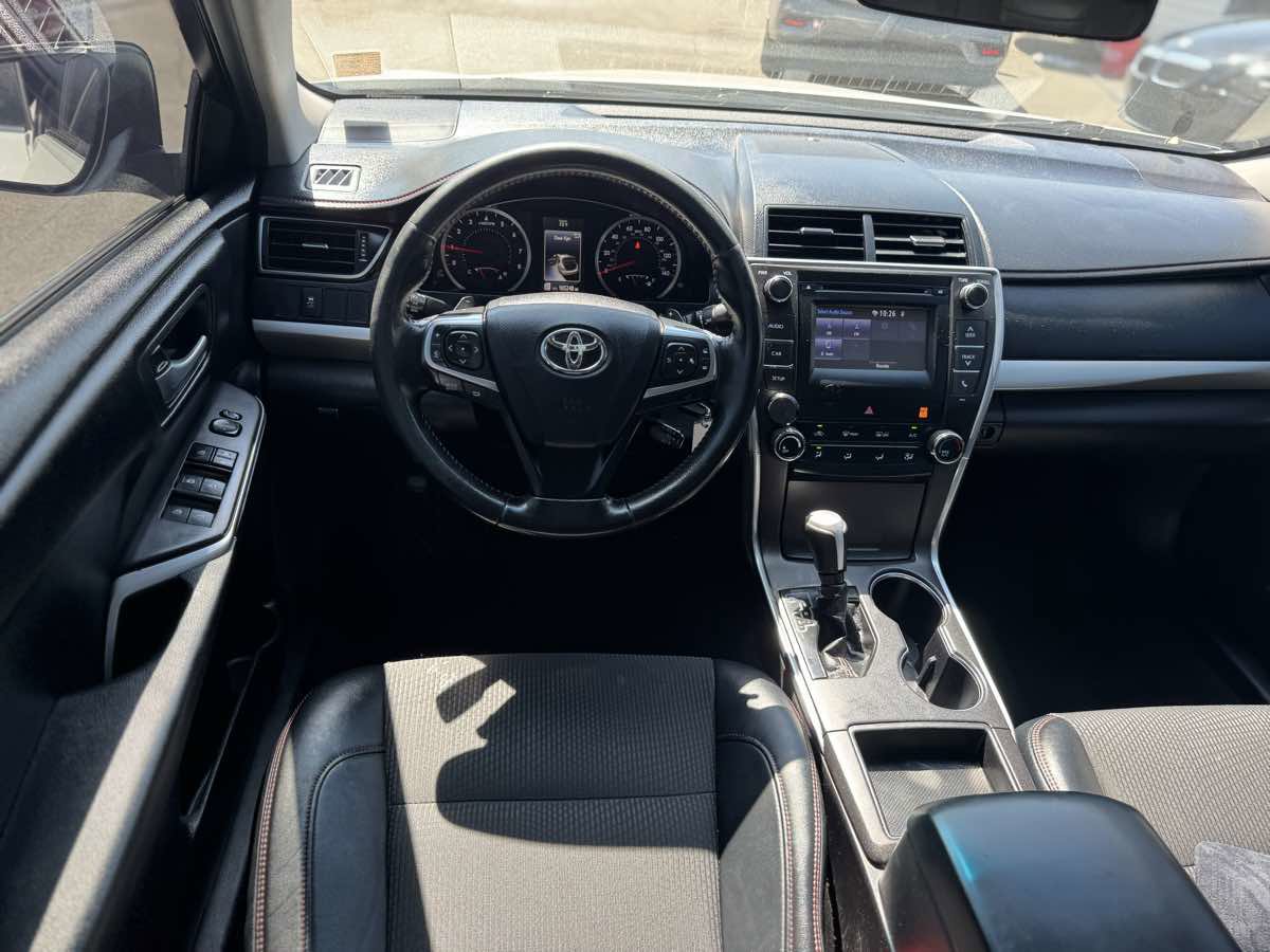 Used 2016 Toyota Camry SE image 10