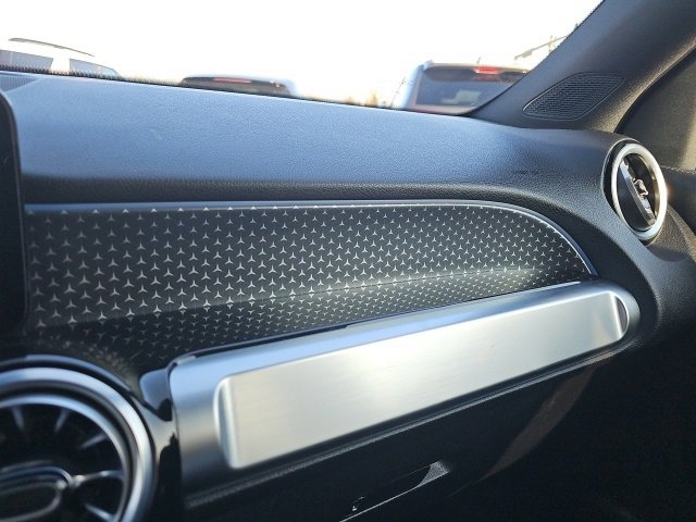 Certified 2025 Mercedes-Benz GLB 250 4MATIC image 30