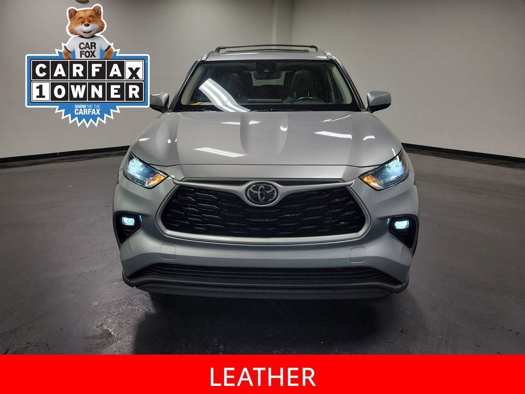Used 2022 Toyota Highlander XLE image 3