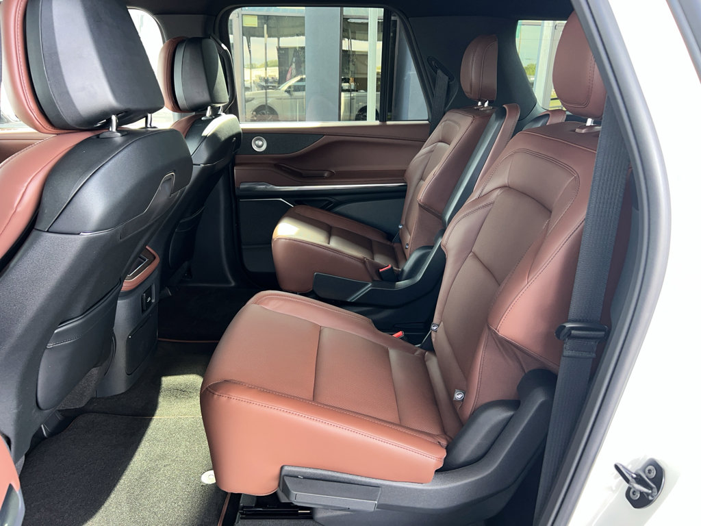 New 2025 Lincoln Navigator L Reserve image 15