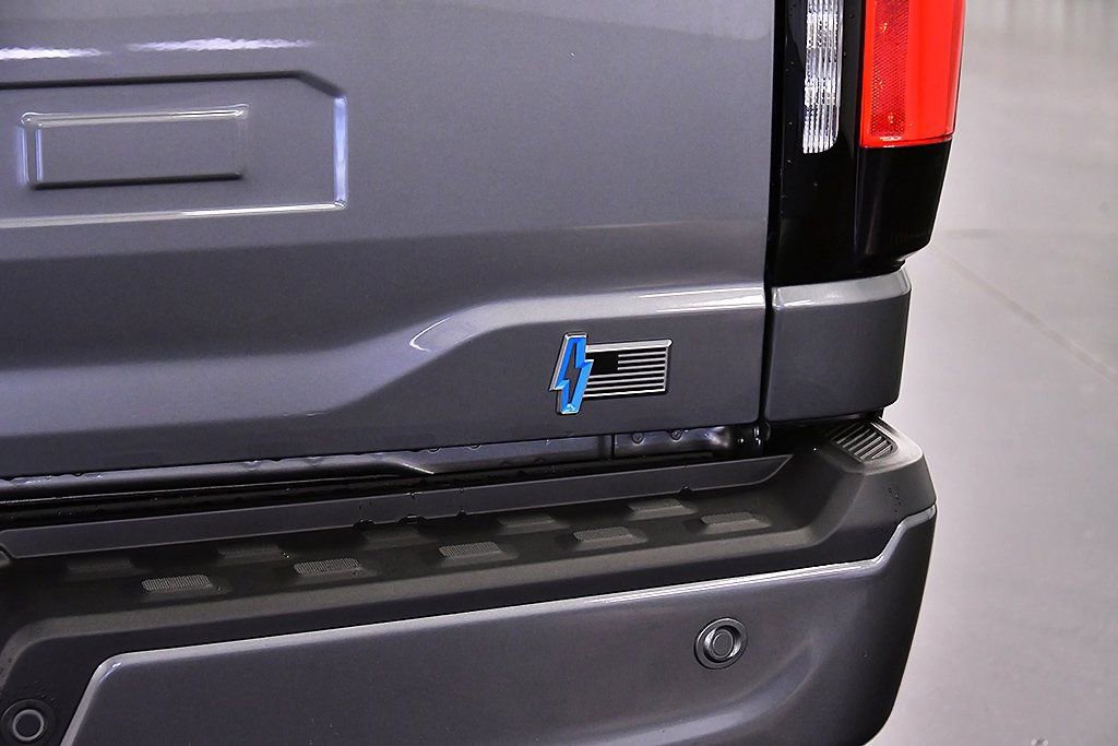 Used 2023 Ford F150 Lightning XLT image 12