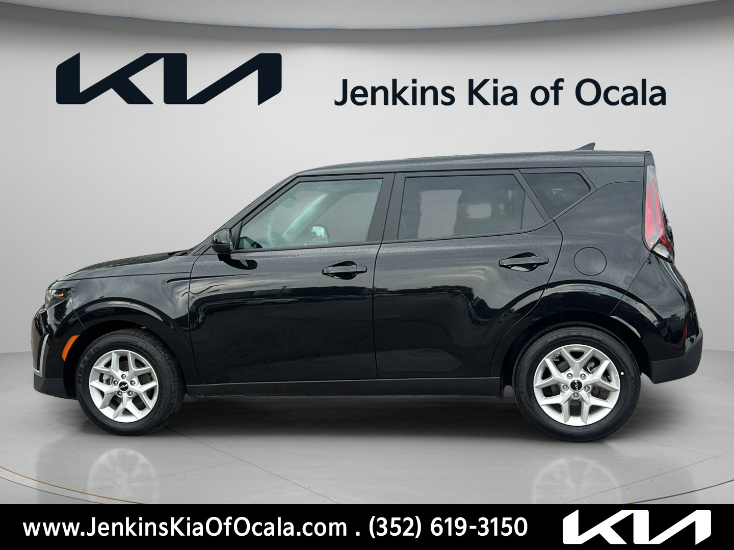 Certified 2025 Kia Soul LX w/ LX Technology Package FWD image 6