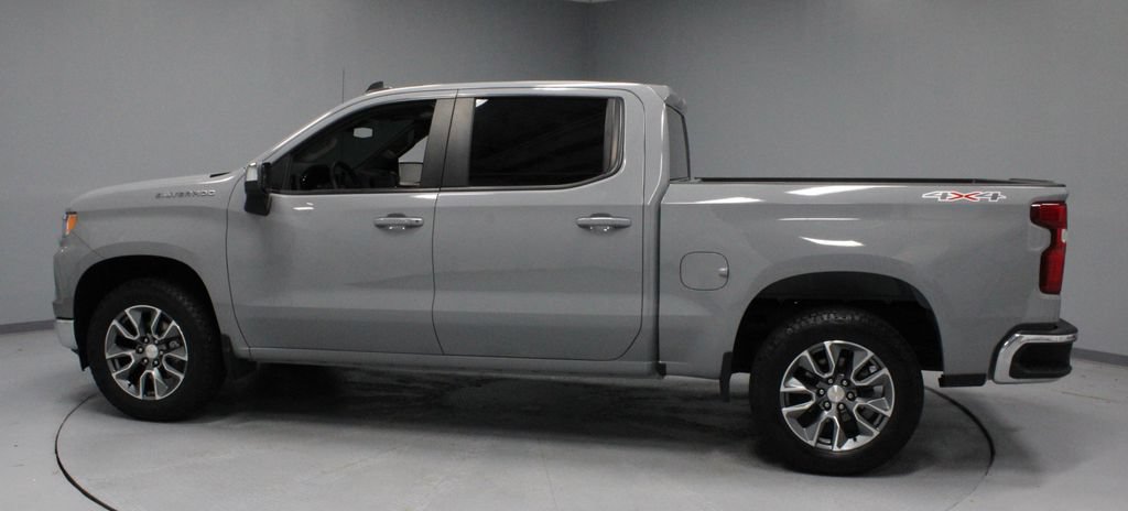 Used 2024 Chevrolet Silverado 1500 LT AWD/4WD image 7