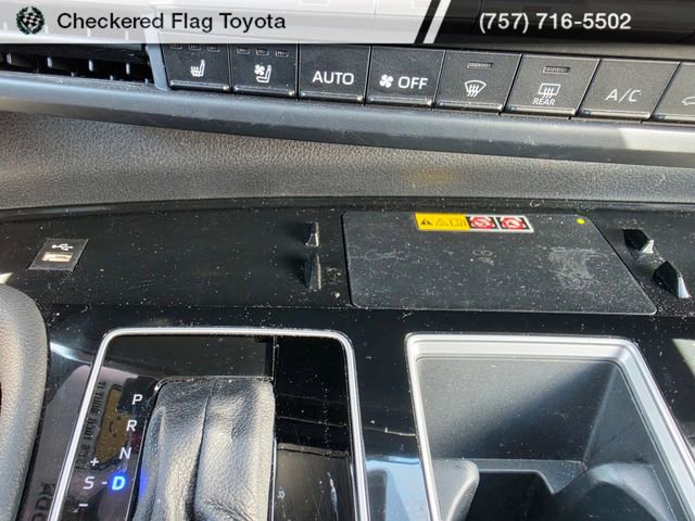 Used 2025 Toyota Sienna Platinum image 19