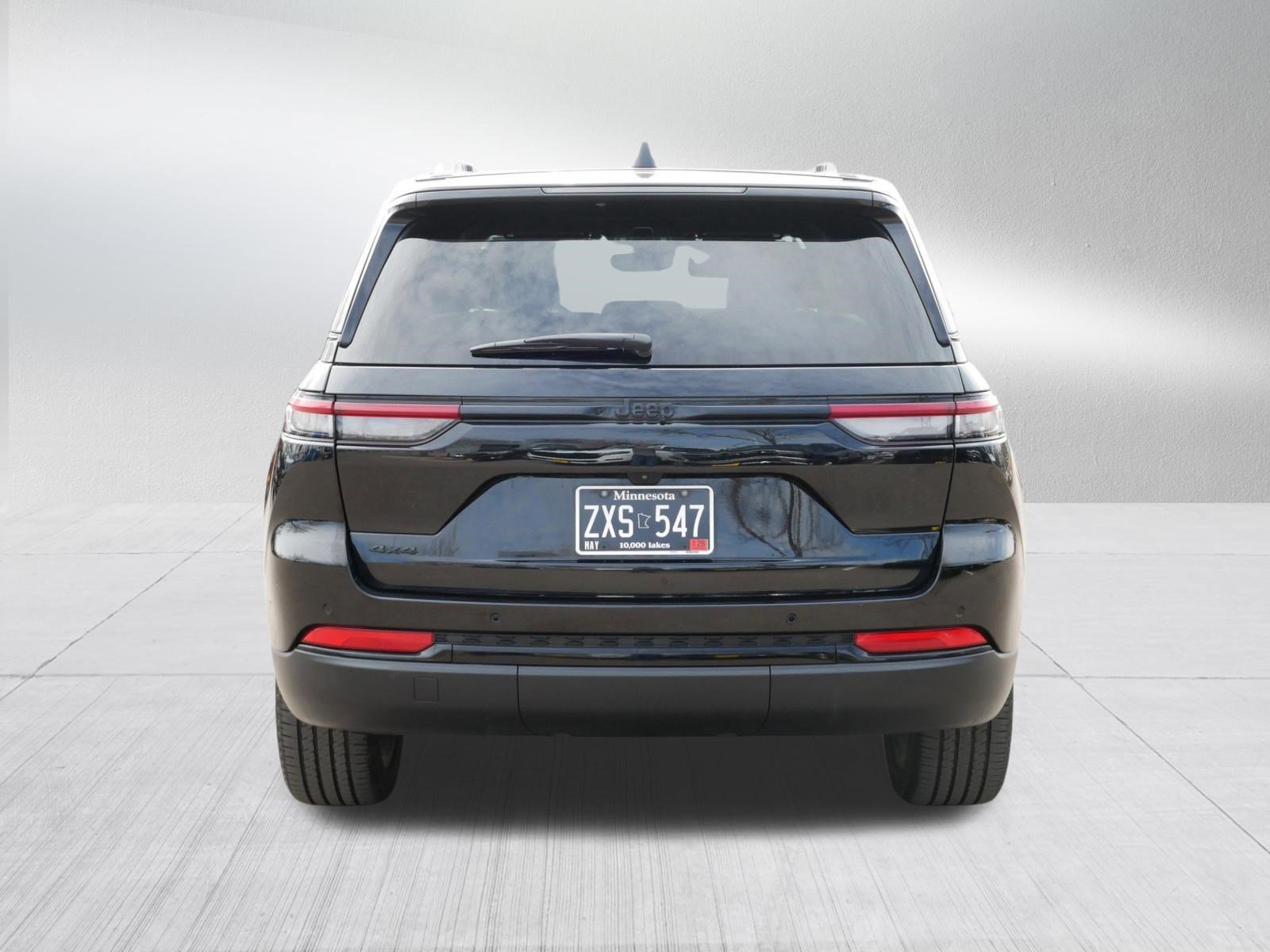 Used 2023 Jeep Grand Cherokee Altitude image 6