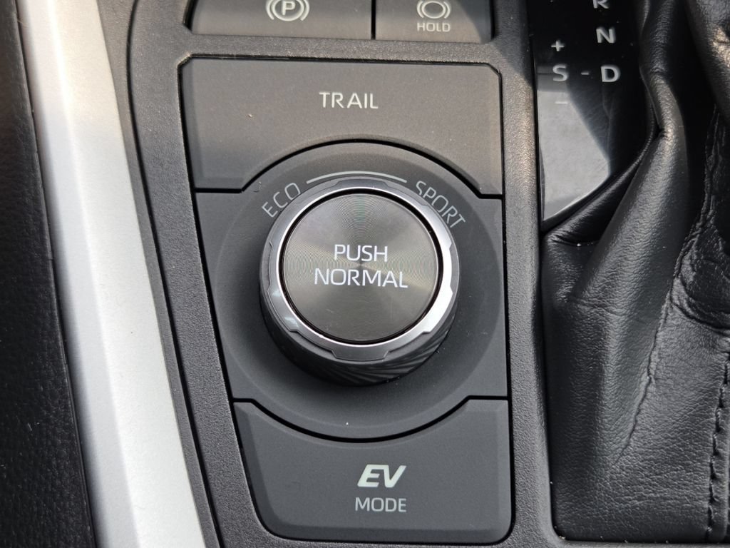 Used 2022 Toyota RAV4 Limited AWD/4WD image 8