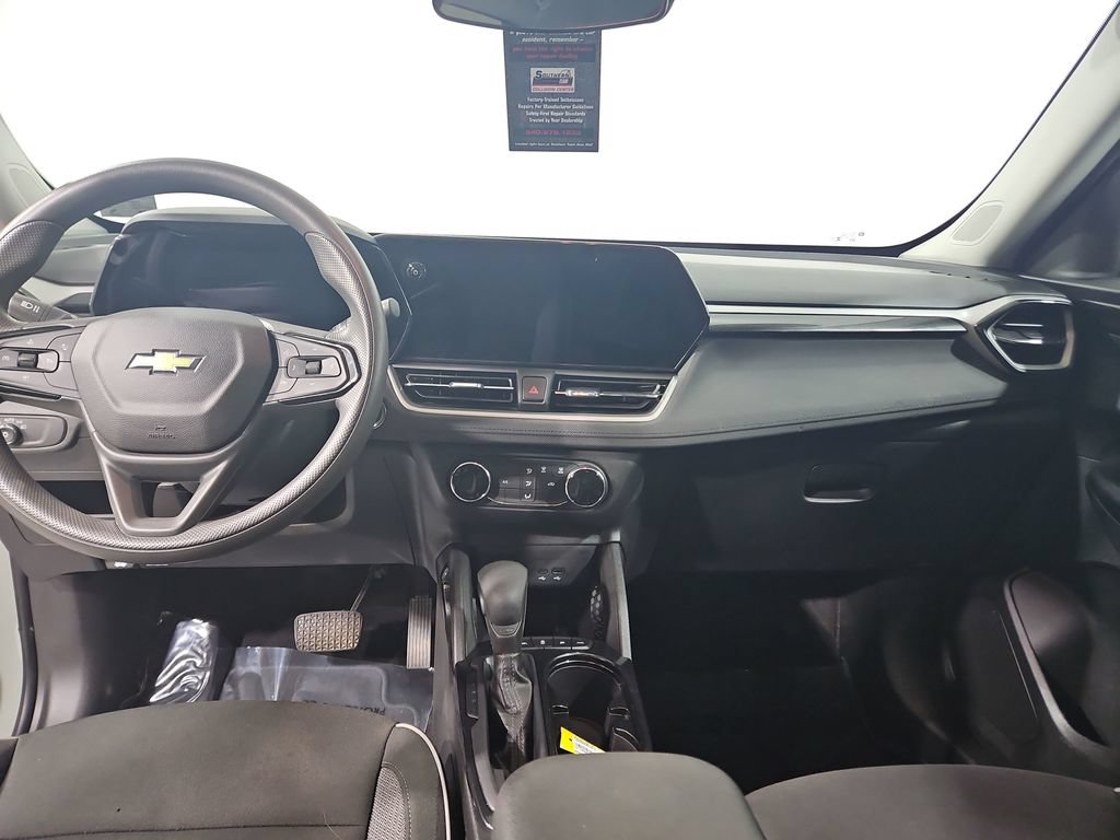 Used 2025 Chevrolet TrailBlazer LS w/ LS Convenience Package AWD/4WD image 18