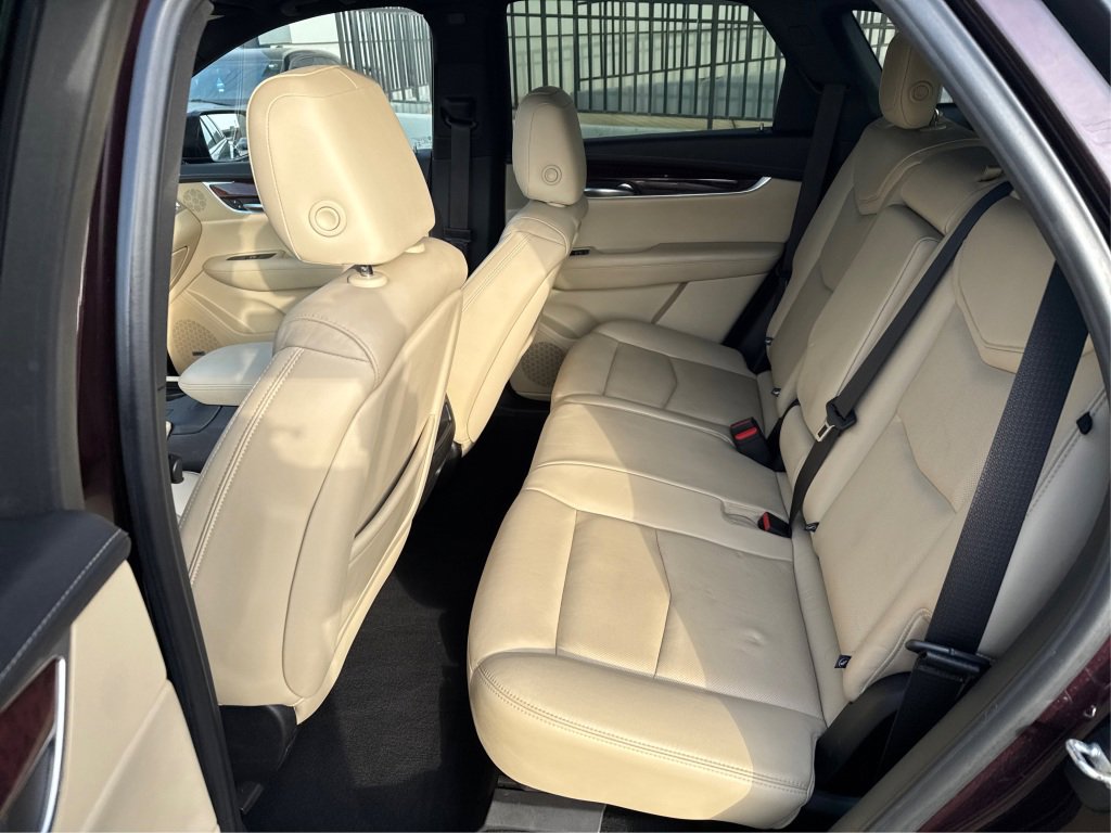 Used 2018 Cadillac XT5 Luxury w/ Driver Awareness Package image 12