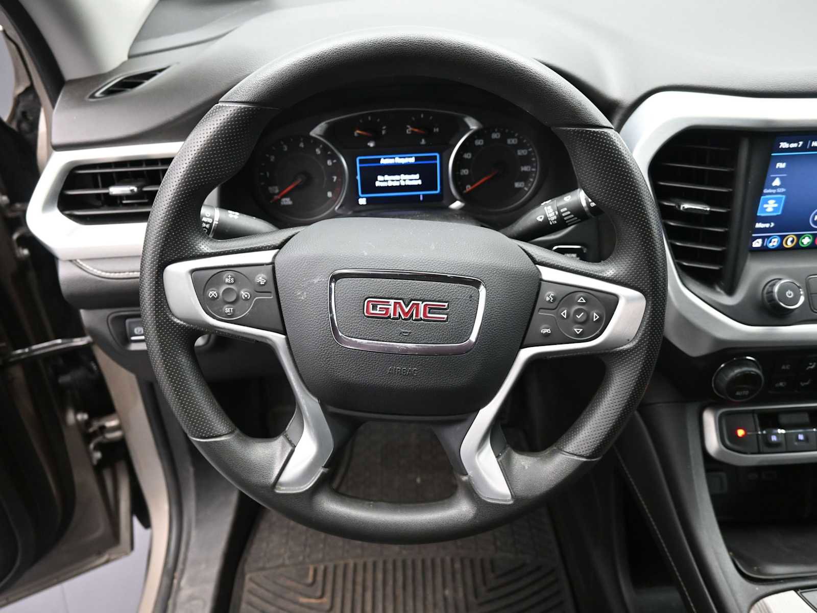 Used 2023 GMC Acadia SLE image 12