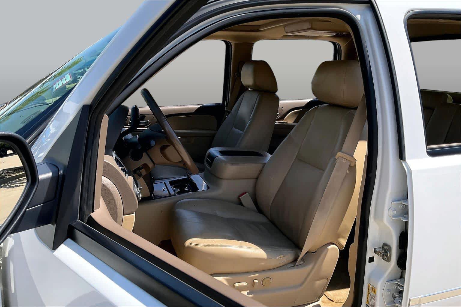 Used 2012 Chevrolet Avalanche LTZ RWD image 7