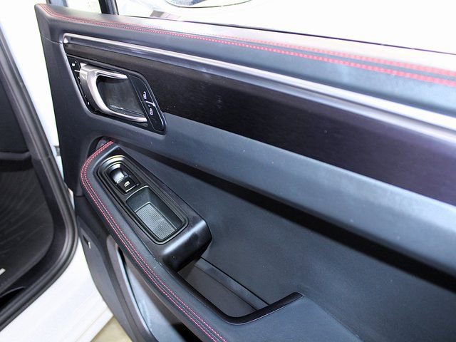 Certified 2022 Porsche Macan GTS image 30