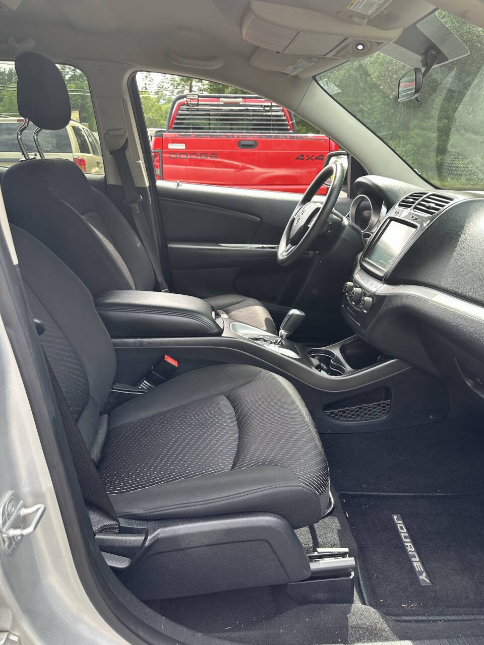 Used 2011 Dodge Journey Mainstreet w/ Safe & Sound Group FWD image 9