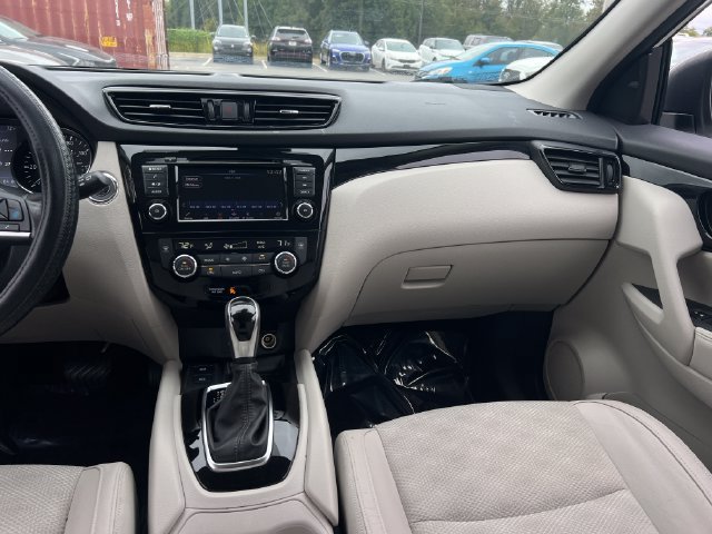 Used 2022 Nissan Rogue Sport SV w/ Technology Package FWD image 14