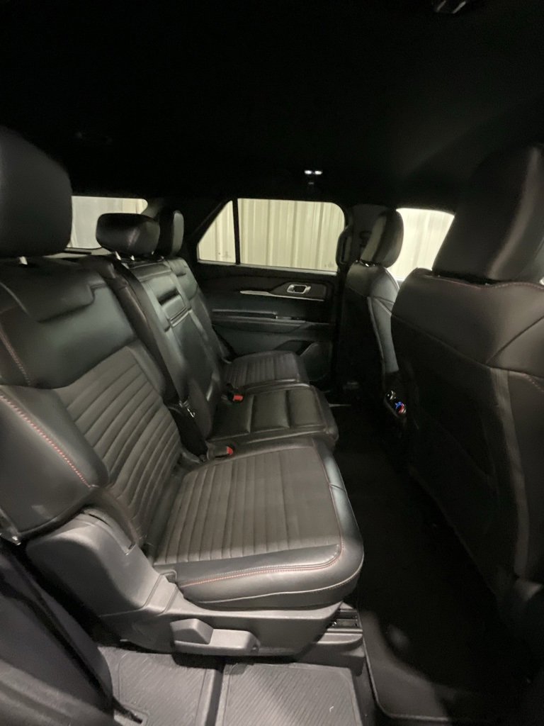 Used 2025 Ford Explorer ST-Line w/ ST-Line Street Pack image 14