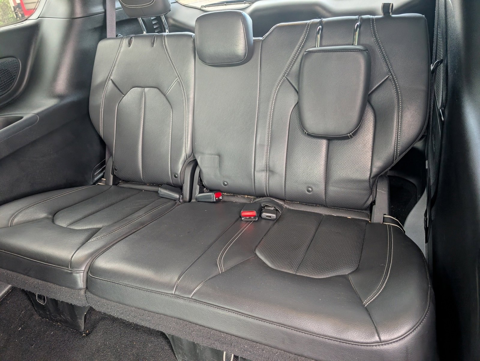 Used 2021 Chrysler Pacifica Touring-L w/ Uconnect Theater Family Group image 9