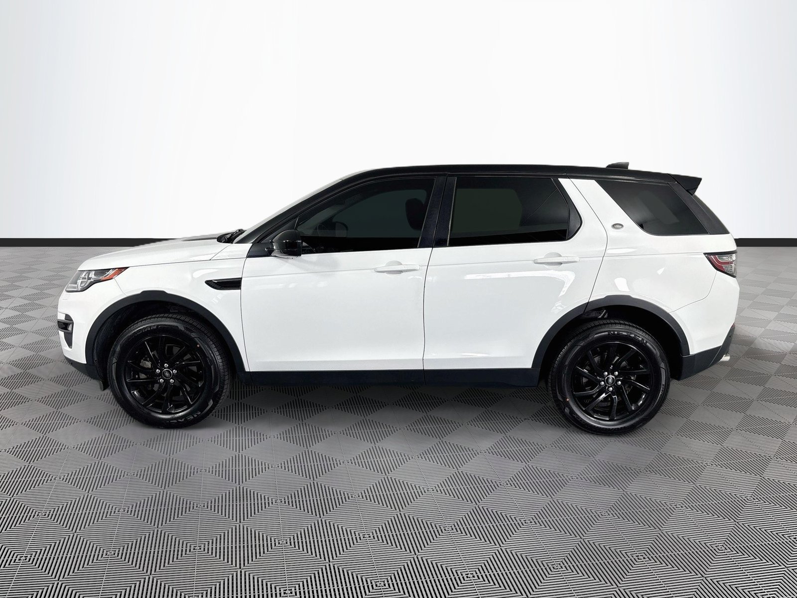 Used 2017 Land Rover Discovery Sport HSE AWD/4WD image 4