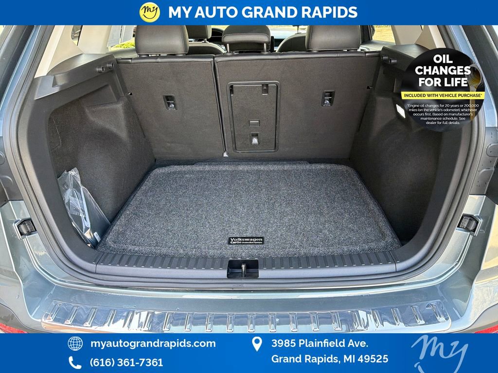Used 2025 Volkswagen Taos SE w/ Panoramic Sunroof Package AWD/4WD image 28