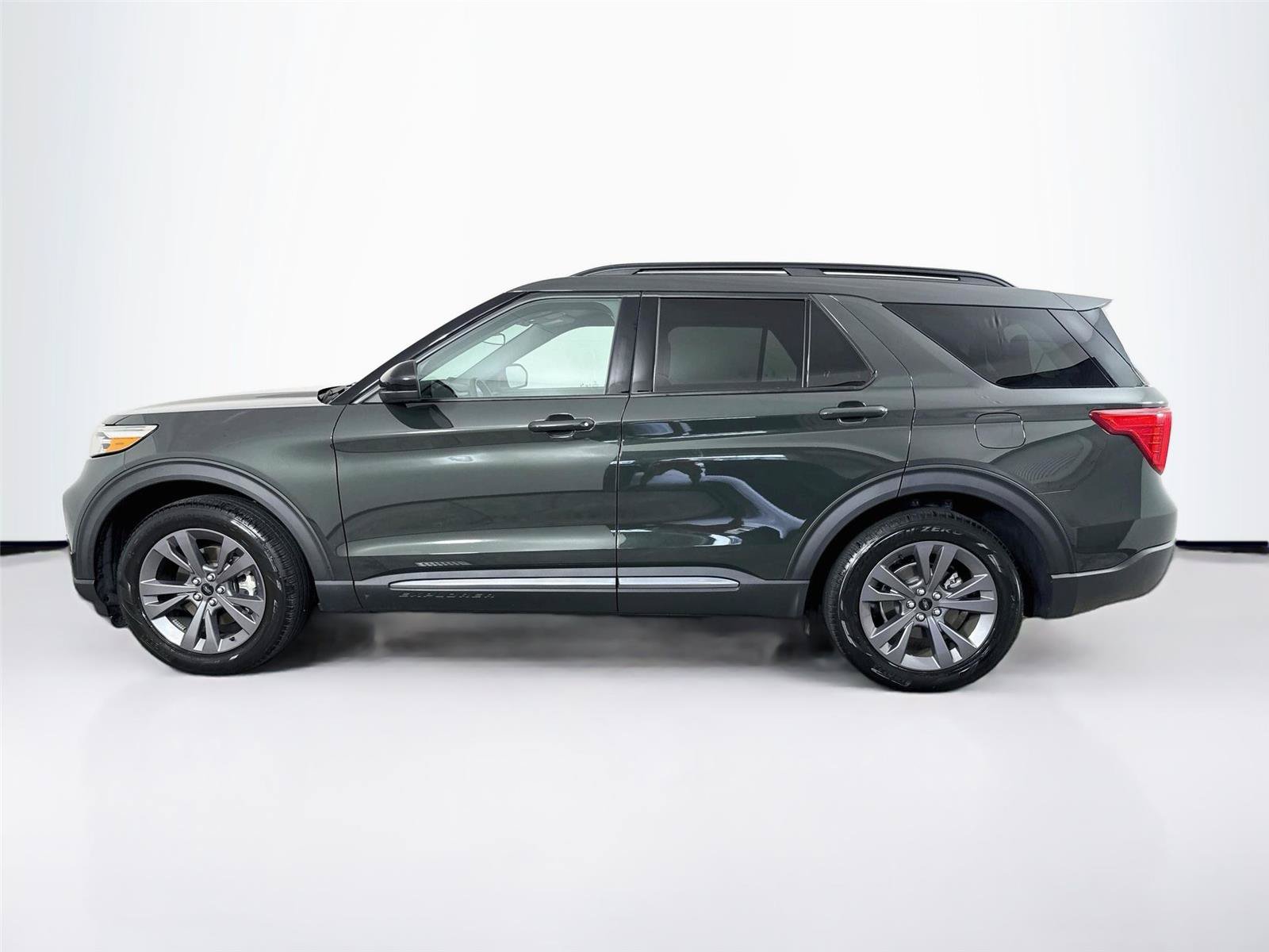 Used 2023 Ford Explorer XLT w/ Equipment Group 202A RWD image 33