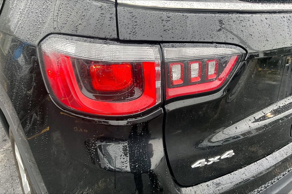 Used 2019 Jeep Compass Latitude w/ Popular Equipment Group AWD/4WD image 29