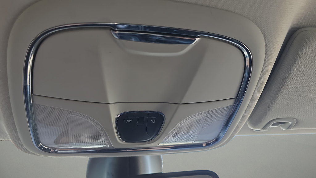 Used 2019 Jeep Cherokee Limited FWD image 27