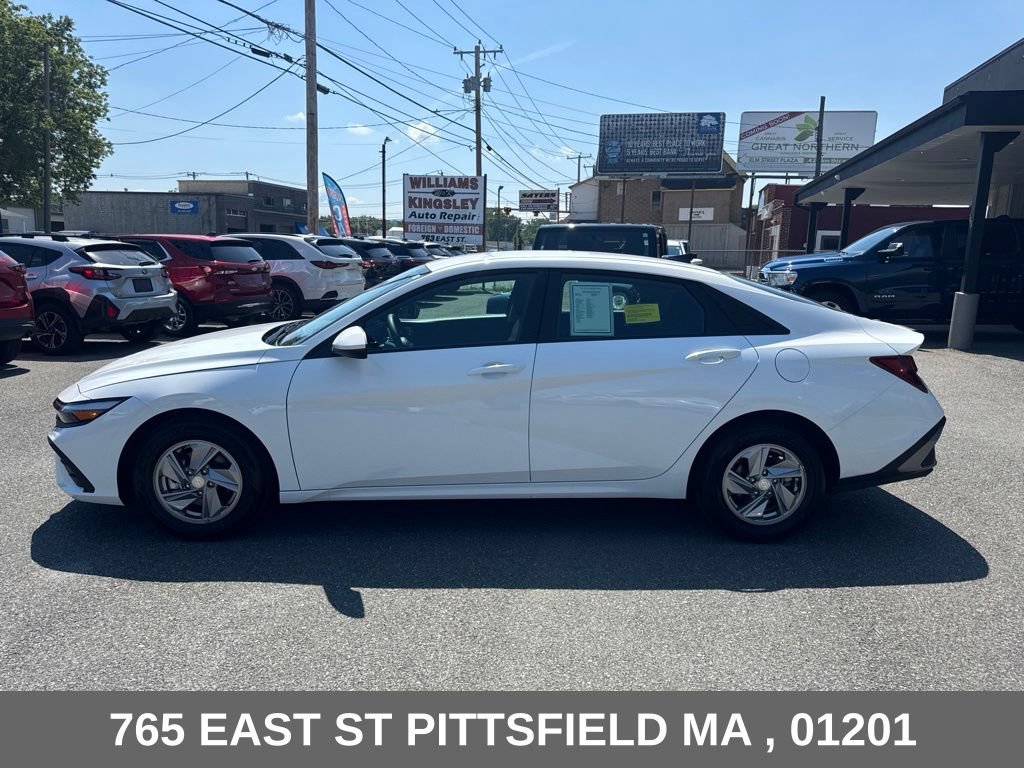 Used 2025 Hyundai Elantra SE FWD image 4