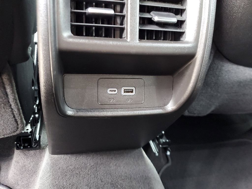 Used 2025 Cadillac XT4 Premium Luxury image 10