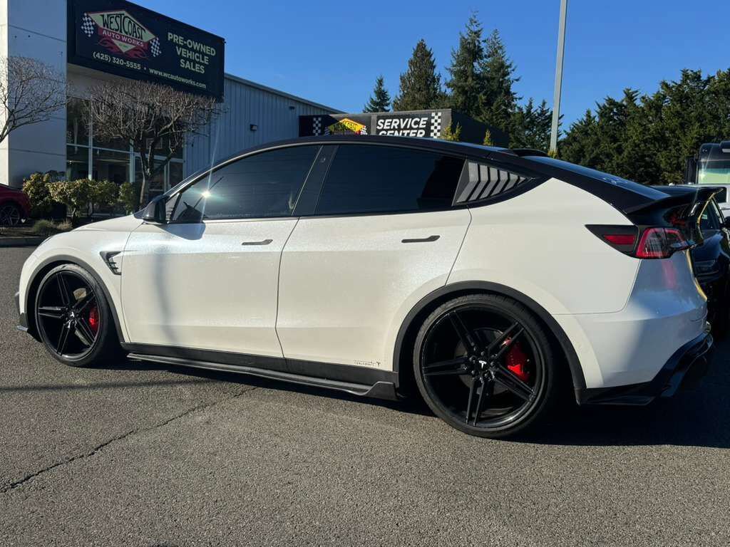 Used 2021 Tesla Model Y Performance image 10