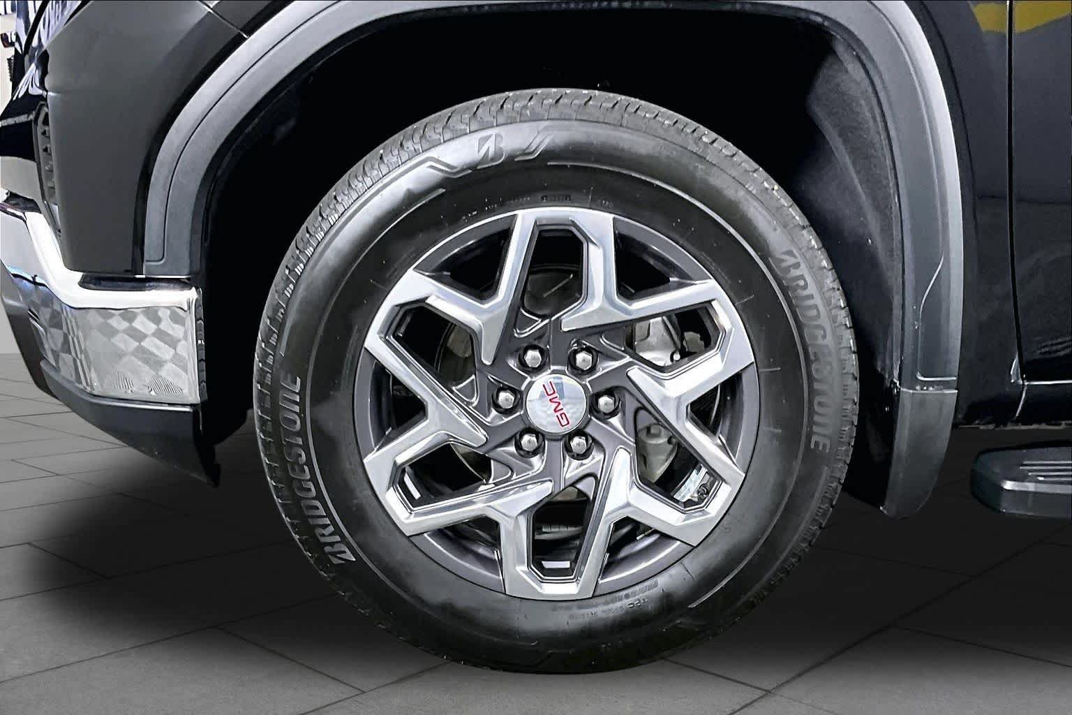 Used 2024 GMC Sierra 1500 SLT RWD image 10